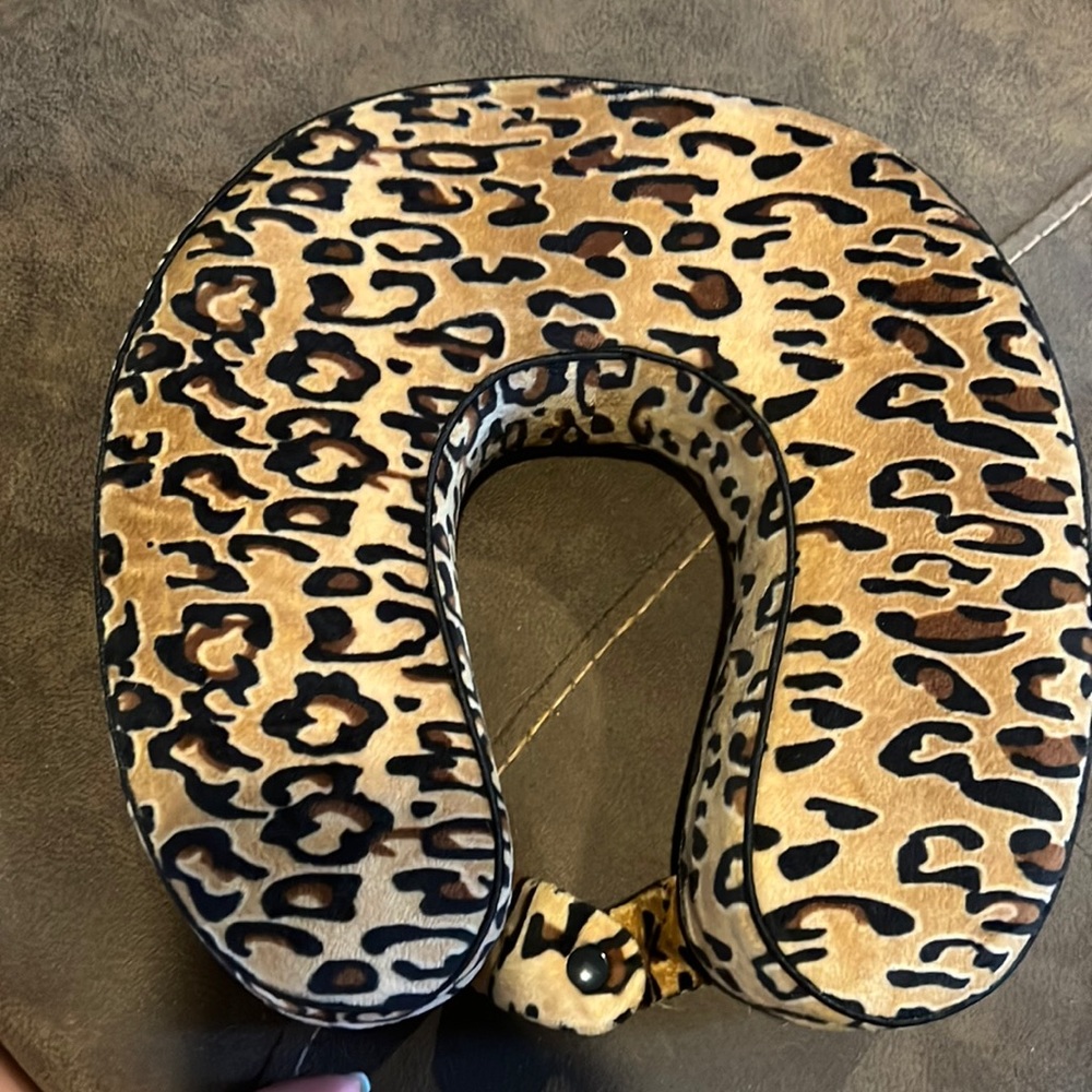 Memory foam neck pillow